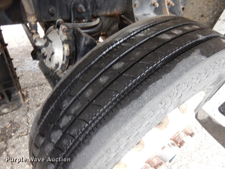 image for item JS9527 2004 Kenworth T800  dump truck