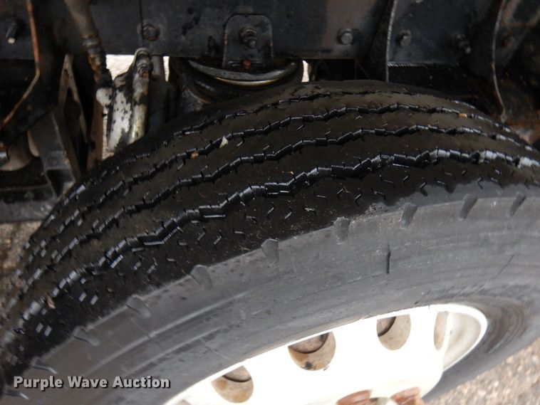 image for item JS9527 2004 Kenworth T800  dump truck