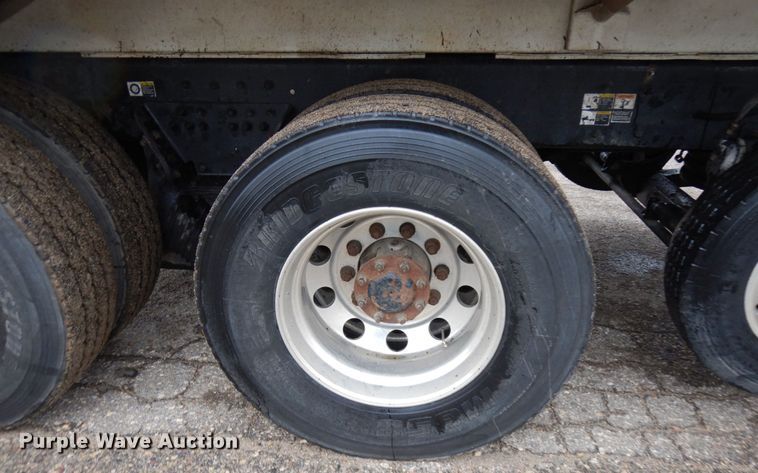 image for item JS9527 2004 Kenworth T800  dump truck