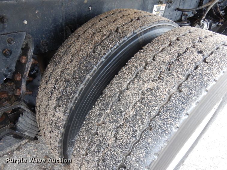 image for item JS9527 2004 Kenworth T800  dump truck