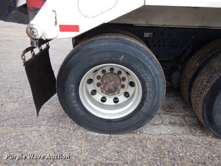 image for item JS9527 2004 Kenworth T800  dump truck