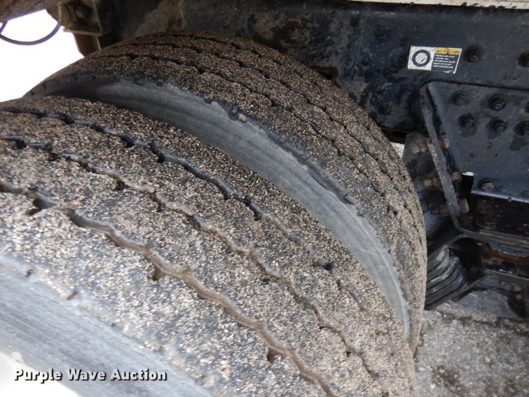 image for item JS9527 2004 Kenworth T800  dump truck