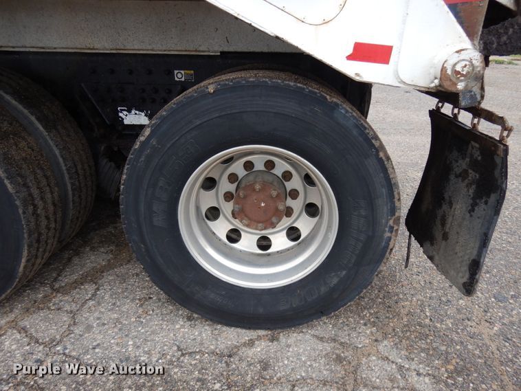 image for item JS9527 2004 Kenworth T800  dump truck