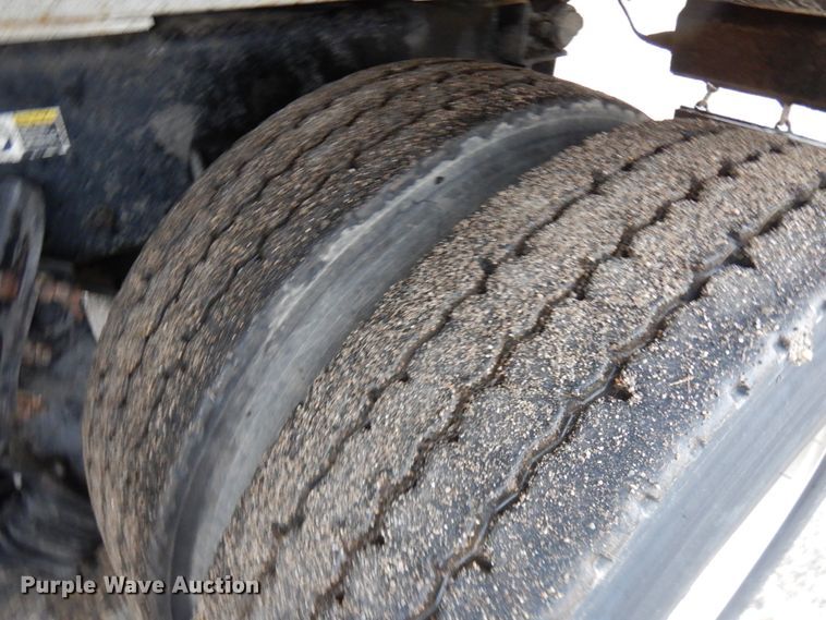 image for item JS9527 2004 Kenworth T800  dump truck