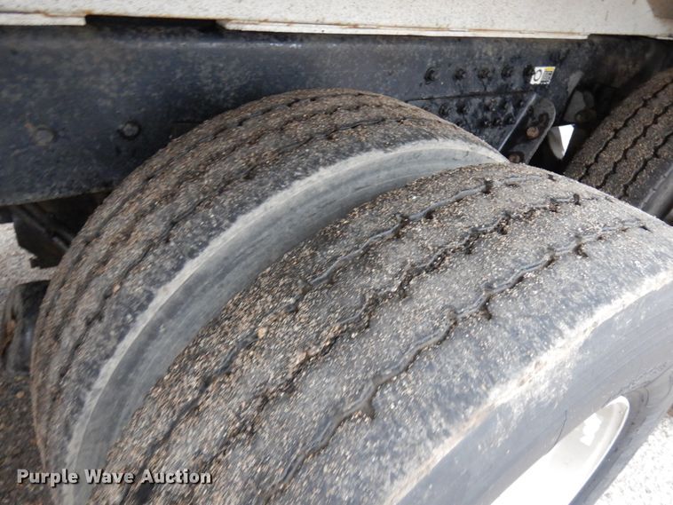 image for item JS9527 2004 Kenworth T800  dump truck