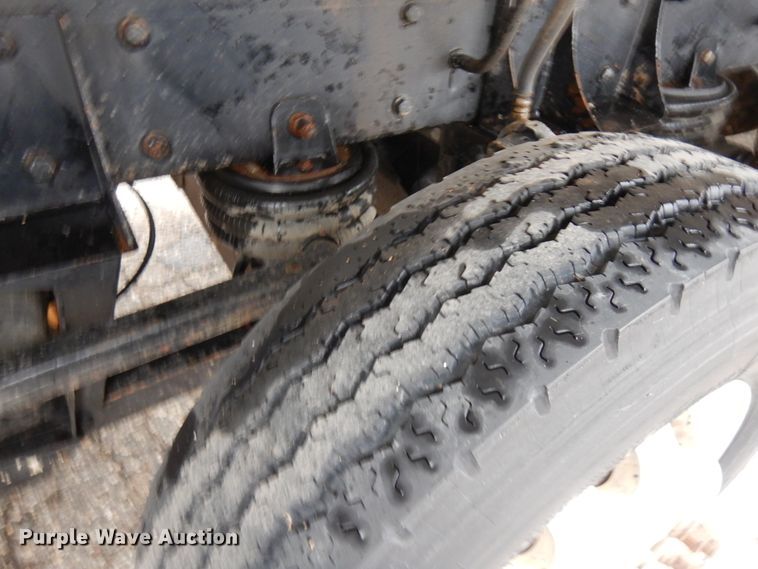 image for item JS9527 2004 Kenworth T800  dump truck