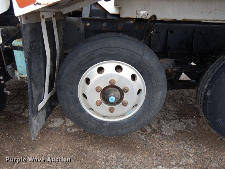 image for item JS9527 2004 Kenworth T800  dump truck