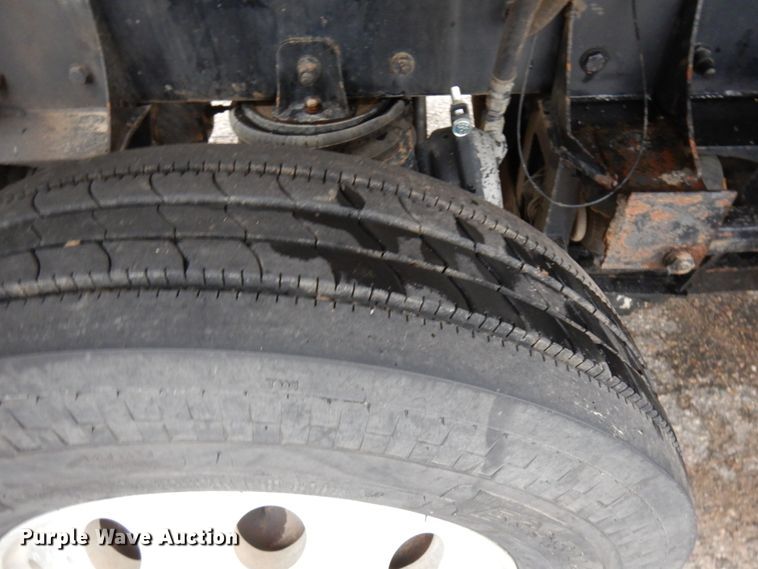 image for item JS9527 2004 Kenworth T800  dump truck