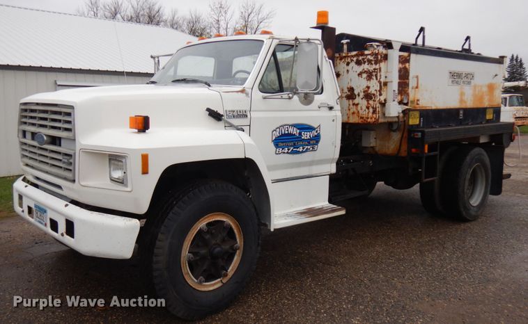 image for item JS9528 1991 Ford F700  pot hole patcher truck