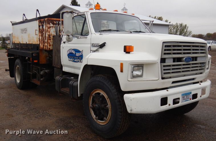 image for item JS9528 1991 Ford F700  pot hole patcher truck