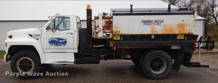 image for item JS9528 1991 Ford F700  pot hole patcher truck