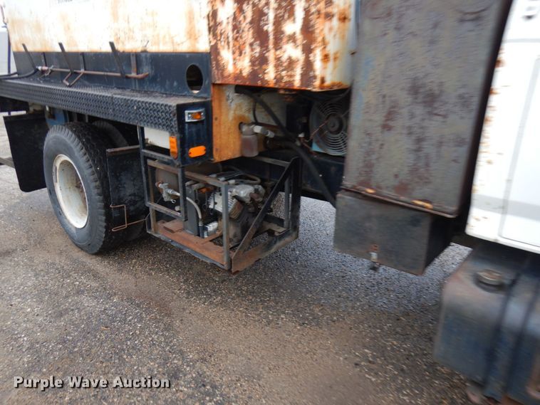image for item JS9528 1991 Ford F700  pot hole patcher truck