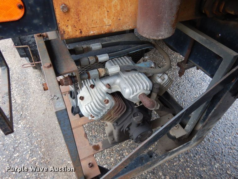 image for item JS9528 1991 Ford F700  pot hole patcher truck