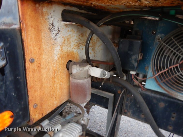 image for item JS9528 1991 Ford F700  pot hole patcher truck