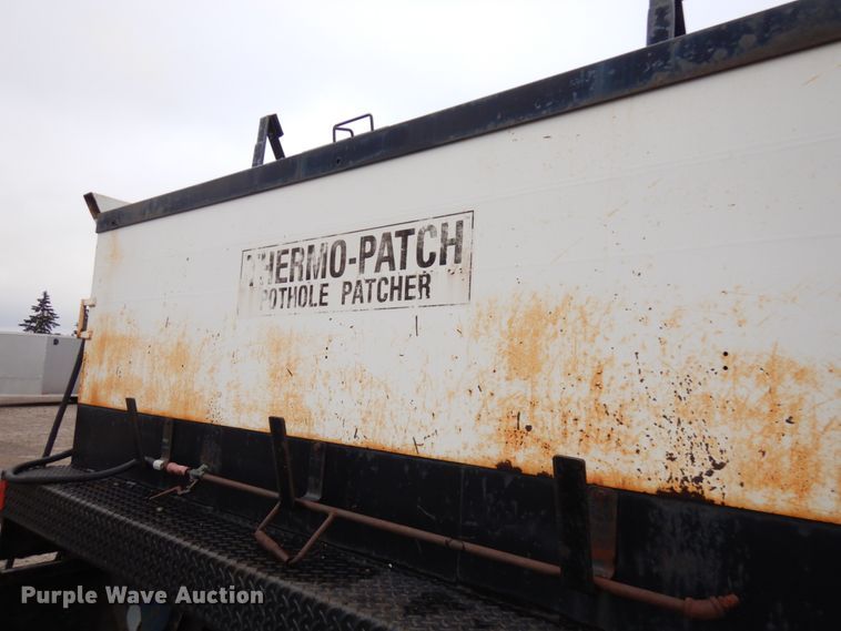 image for item JS9528 1991 Ford F700  pot hole patcher truck