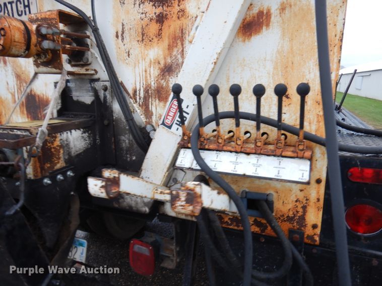 image for item JS9528 1991 Ford F700  pot hole patcher truck