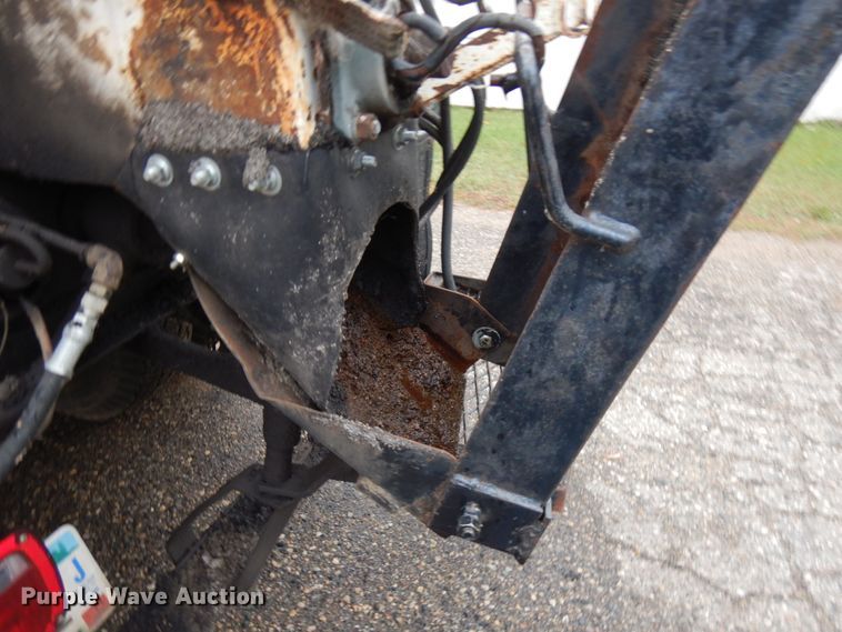 image for item JS9528 1991 Ford F700  pot hole patcher truck