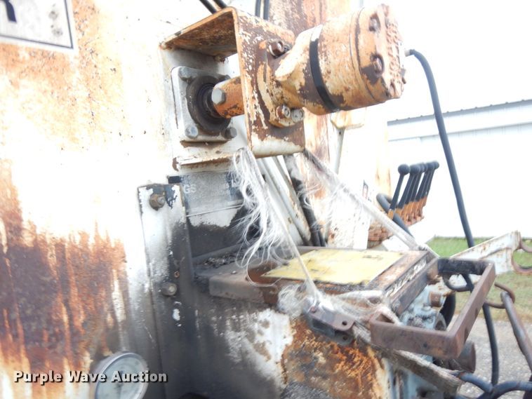 image for item JS9528 1991 Ford F700  pot hole patcher truck