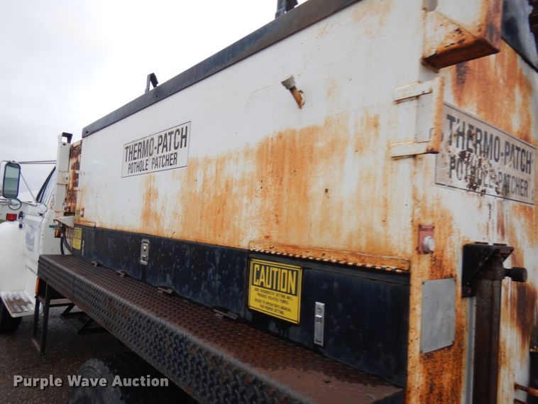 image for item JS9528 1991 Ford F700  pot hole patcher truck