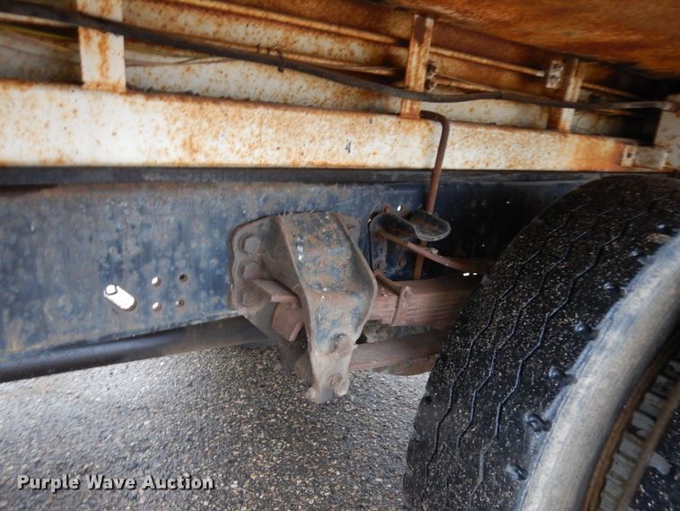 image for item JS9528 1991 Ford F700  pot hole patcher truck