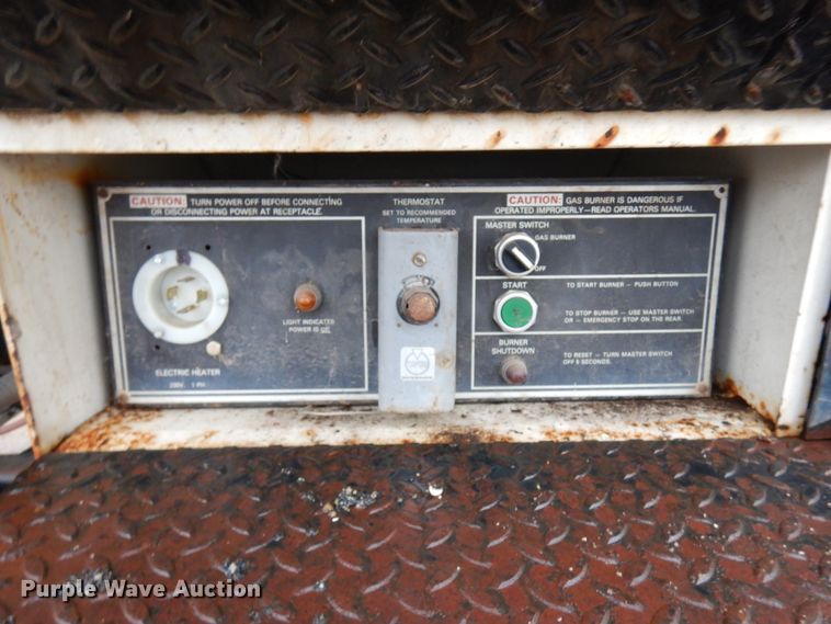 image for item JS9528 1991 Ford F700  pot hole patcher truck