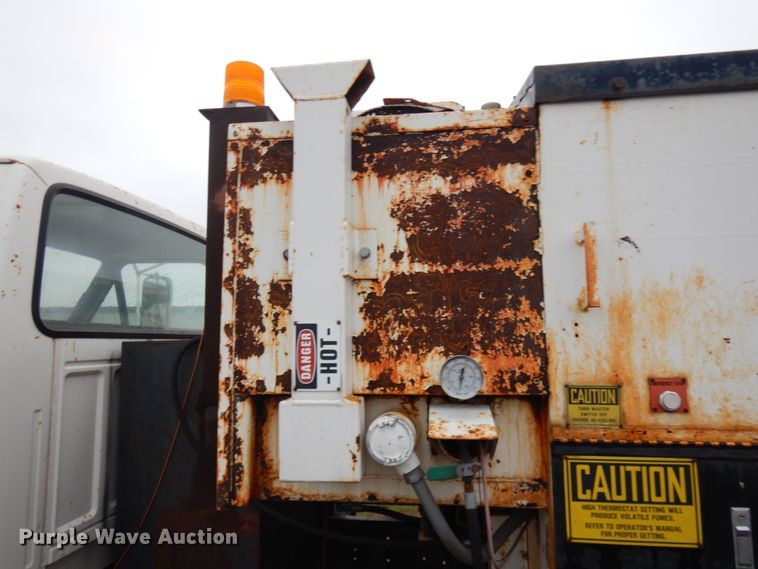 image for item JS9528 1991 Ford F700  pot hole patcher truck