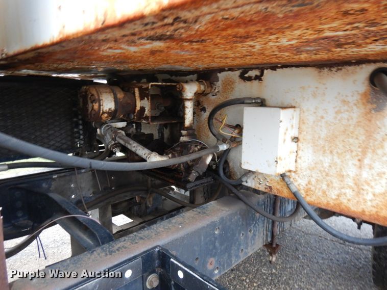 image for item JS9528 1991 Ford F700  pot hole patcher truck