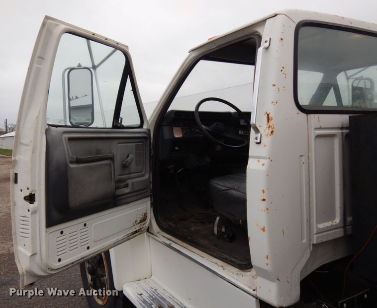 image for item JS9528 1991 Ford F700  pot hole patcher truck