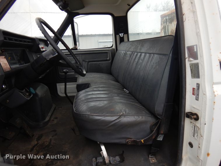 image for item JS9528 1991 Ford F700  pot hole patcher truck