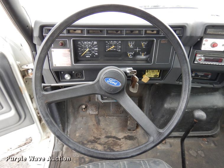 image for item JS9528 1991 Ford F700  pot hole patcher truck