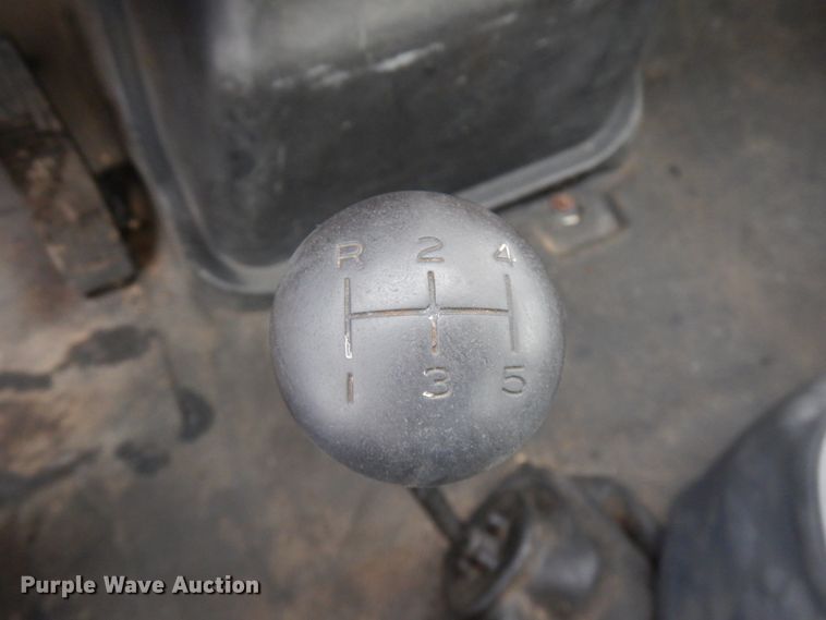 image for item JS9528 1991 Ford F700  pot hole patcher truck