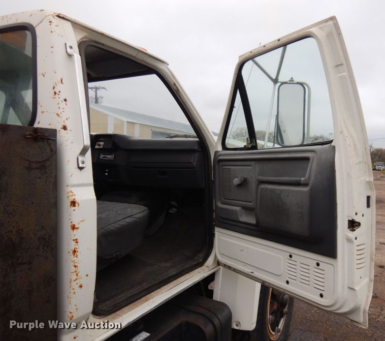 image for item JS9528 1991 Ford F700  pot hole patcher truck