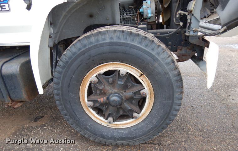 image for item JS9528 1991 Ford F700  pot hole patcher truck