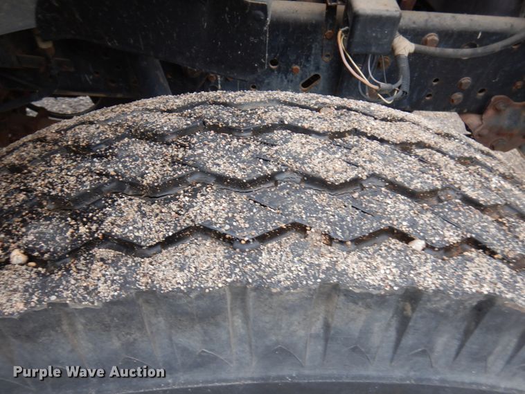 image for item JS9528 1991 Ford F700  pot hole patcher truck