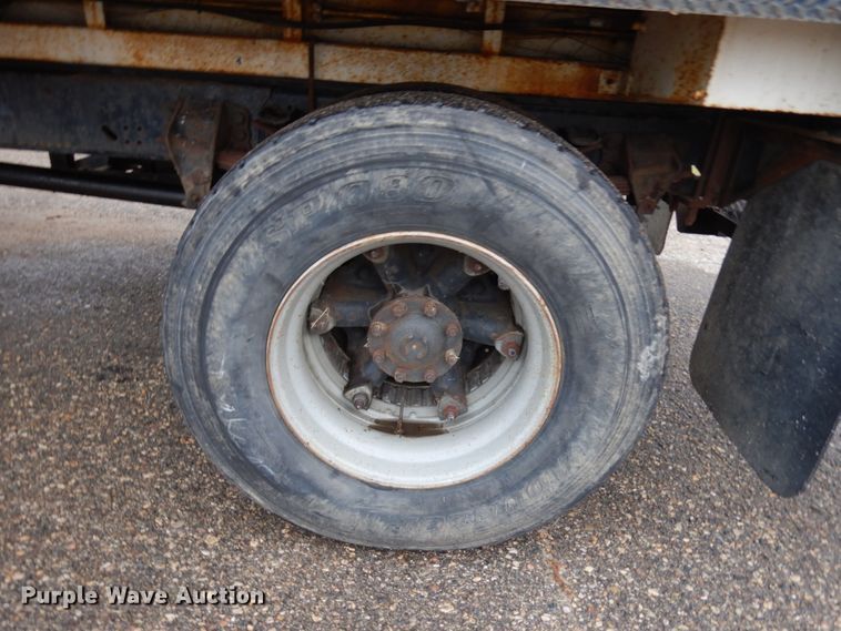 image for item JS9528 1991 Ford F700  pot hole patcher truck