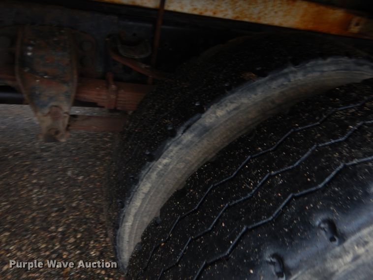 image for item JS9528 1991 Ford F700  pot hole patcher truck