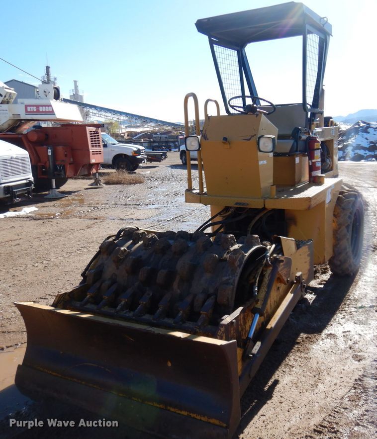 image for item JZ9800 1994 Caterpillar CP-323  single drum vibratory roller