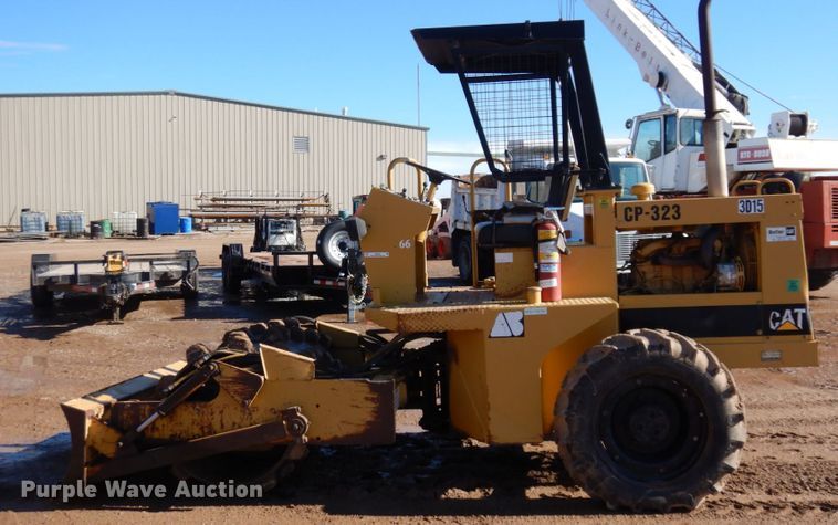 image for item JZ9800 1994 Caterpillar CP-323  single drum vibratory roller