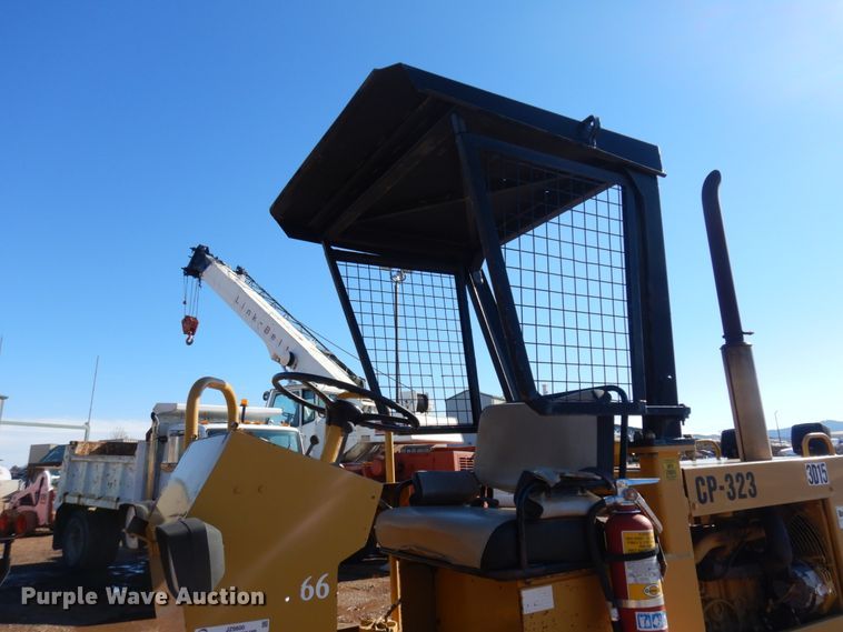 image for item JZ9800 1994 Caterpillar CP-323  single drum vibratory roller