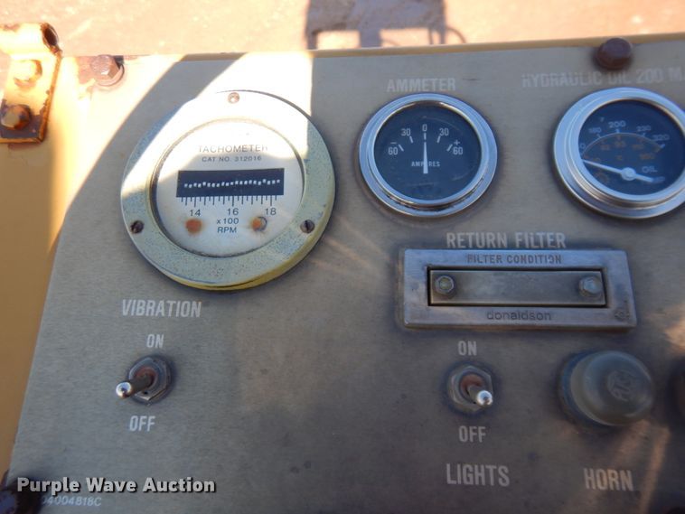 image for item JZ9800 1994 Caterpillar CP-323  single drum vibratory roller