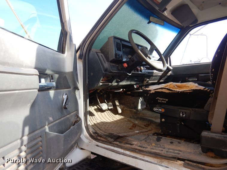 image for item JZ9802 1994 Chevrolet Kodiak  truck cab and chassis