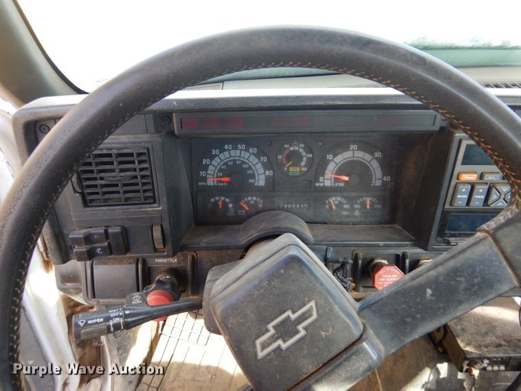 image for item JZ9802 1994 Chevrolet Kodiak  truck cab and chassis