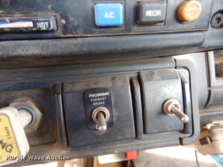 image for item JZ9802 1994 Chevrolet Kodiak  truck cab and chassis