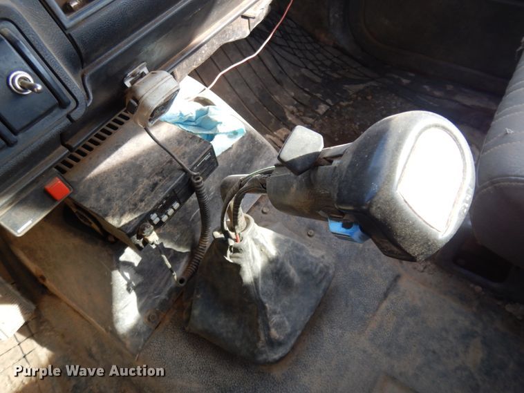 image for item JZ9802 1994 Chevrolet Kodiak  truck cab and chassis