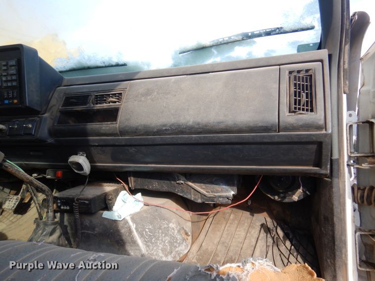 image for item JZ9802 1994 Chevrolet Kodiak  truck cab and chassis