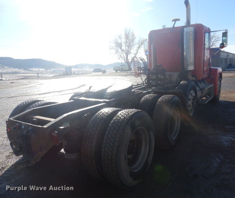 image for item JZ9803 1999 Freightliner FLD120  semi truck