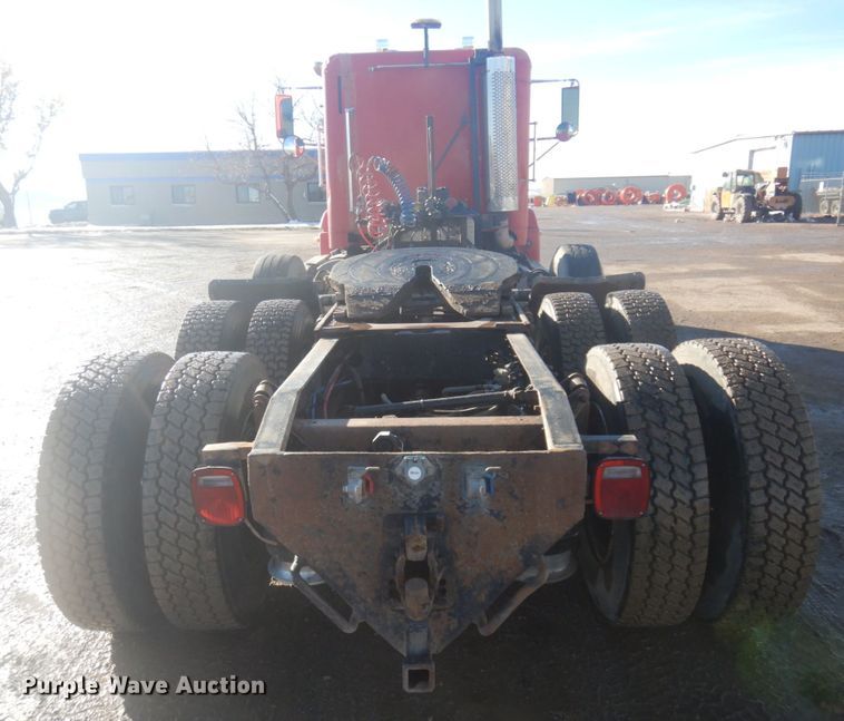 image for item JZ9803 1999 Freightliner FLD120  semi truck