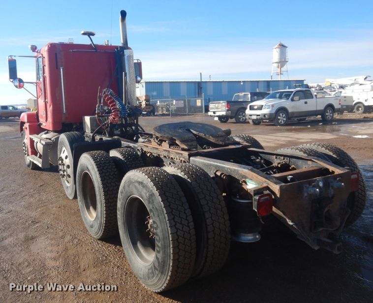 image for item JZ9803 1999 Freightliner FLD120  semi truck