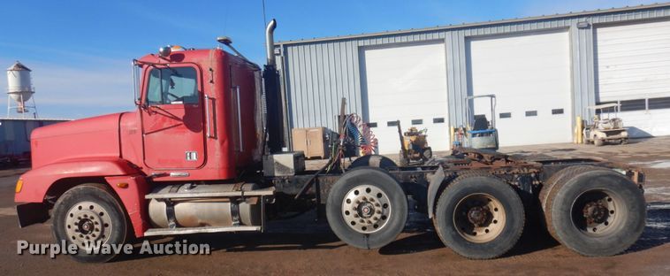 image for item JZ9803 1999 Freightliner FLD120  semi truck