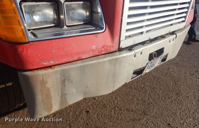 image for item JZ9803 1999 Freightliner FLD120  semi truck